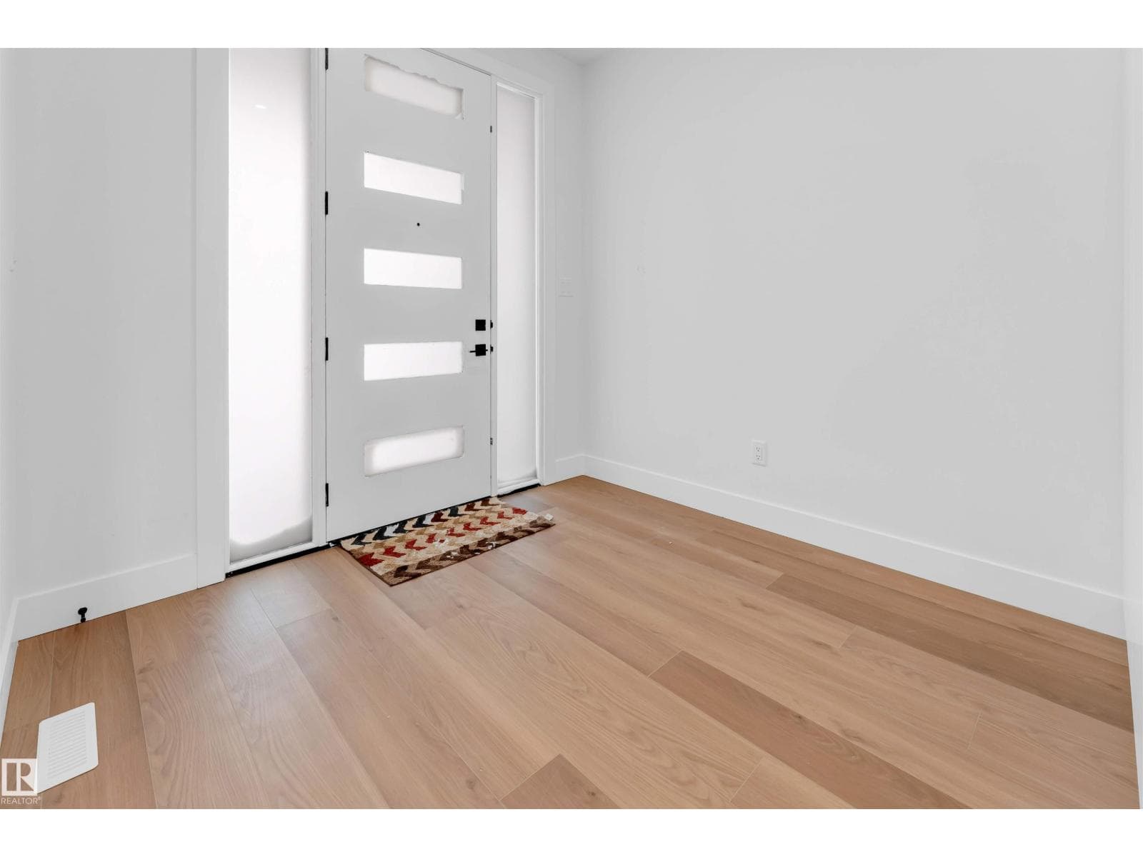 152 EDGEWATER CI — photo 3