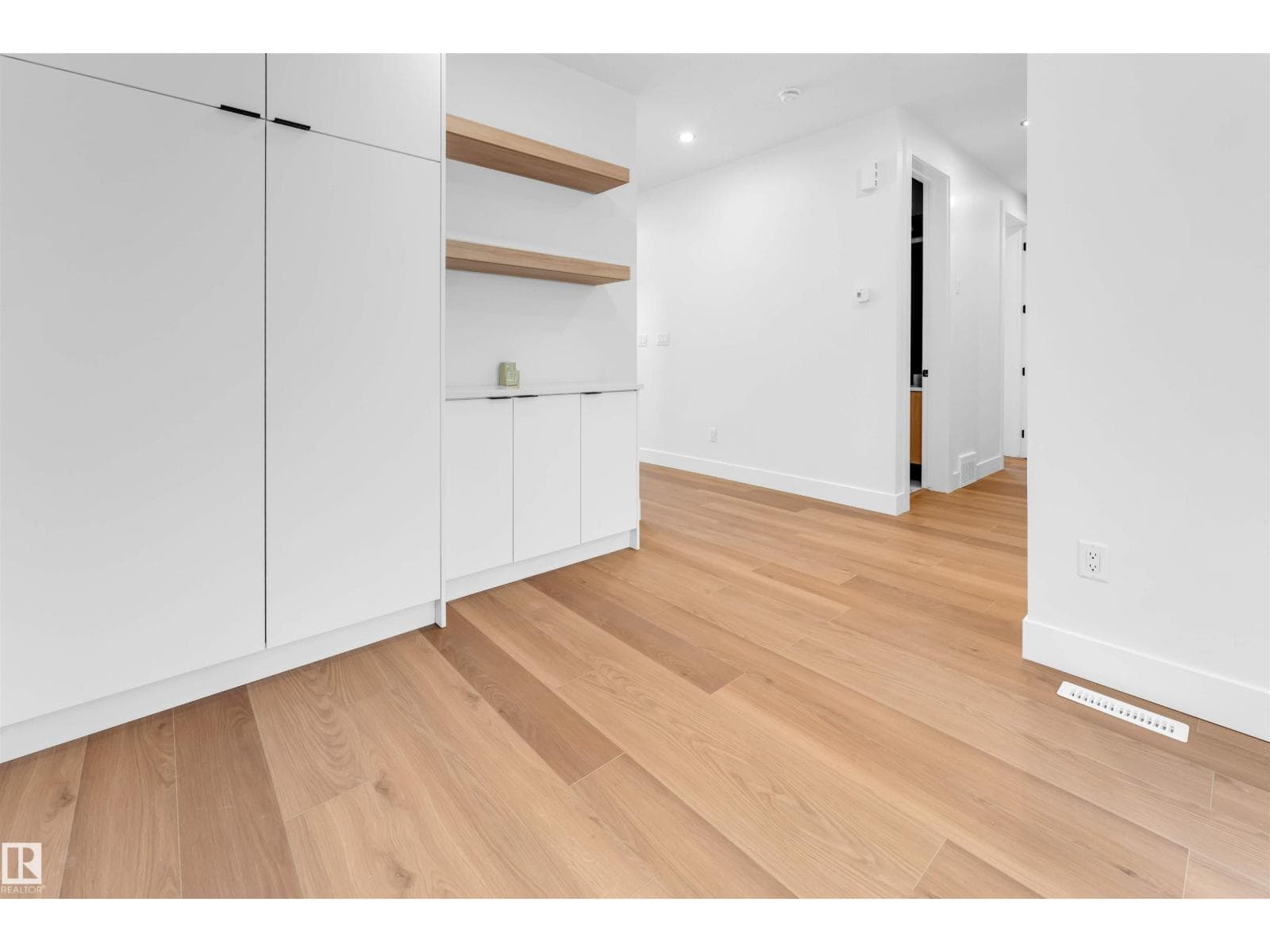 152 EDGEWATER CI — photo 4