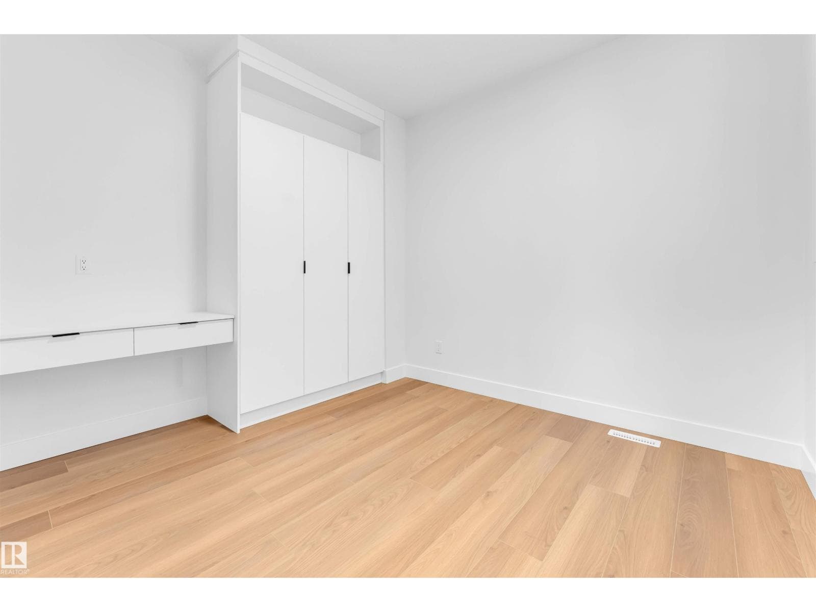 152 EDGEWATER CI — photo 5