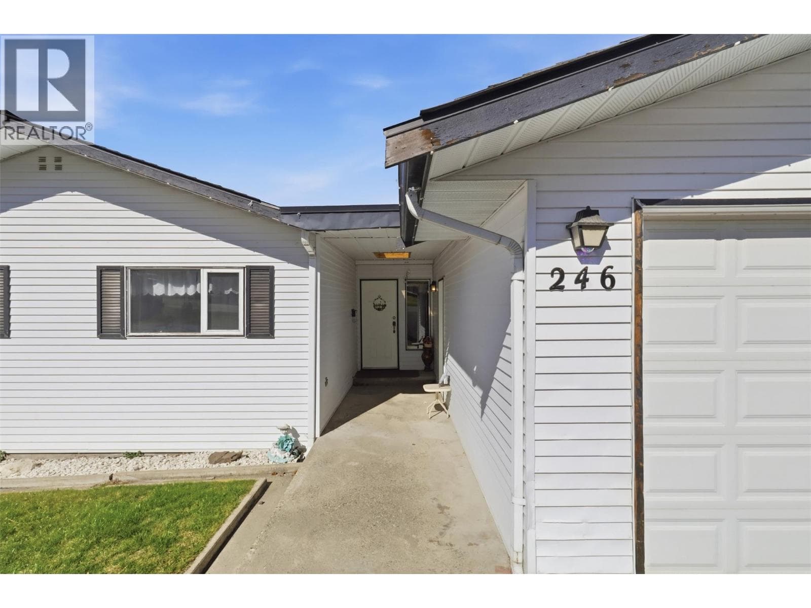 246 Robson Drive photo 3