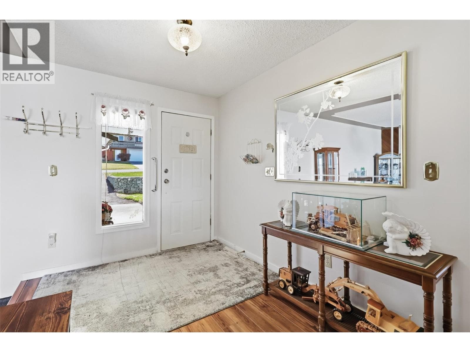 246 Robson Drive photo 5