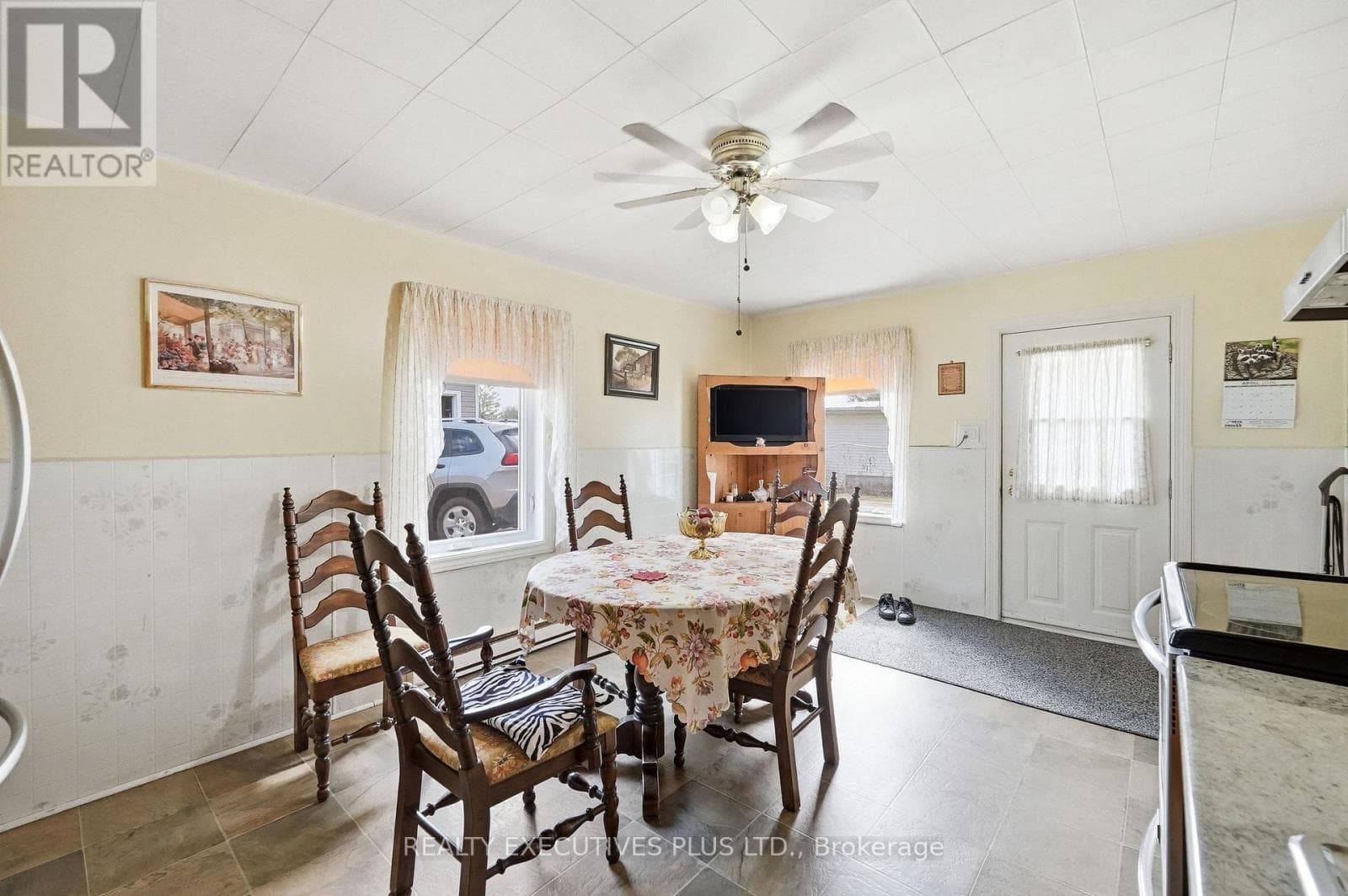 3721 CHAMPLAIN STREET photo 3