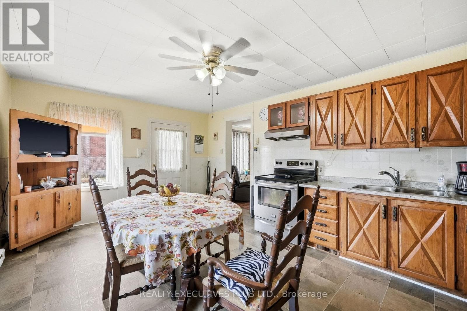 3721 CHAMPLAIN STREET photo 4