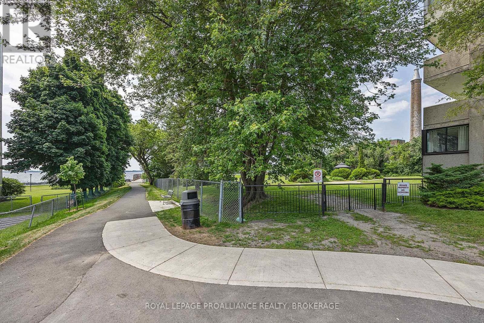 903 - 2 MOWAT AVENUE photo 4