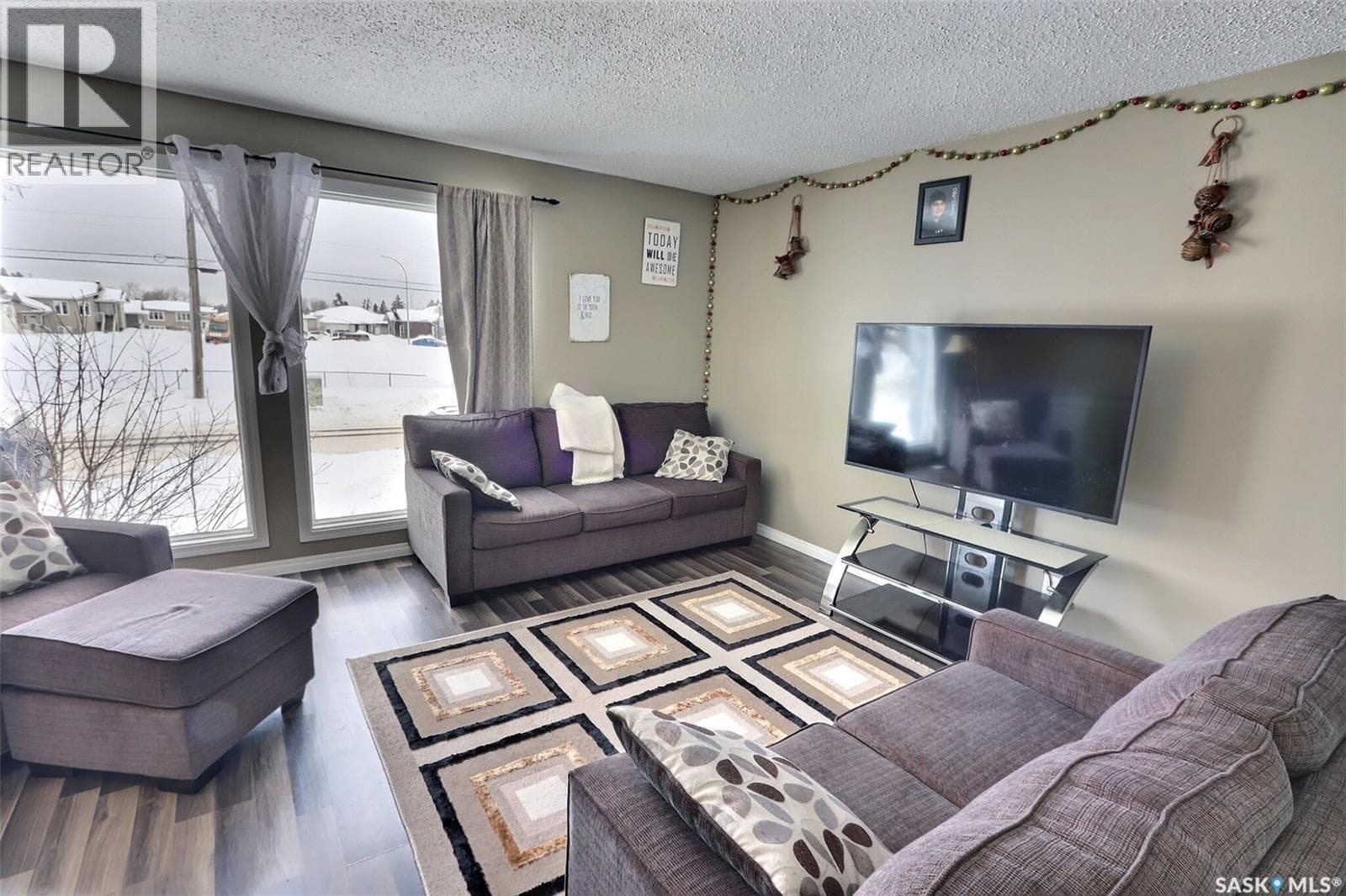 835 7th STREET E photo 3