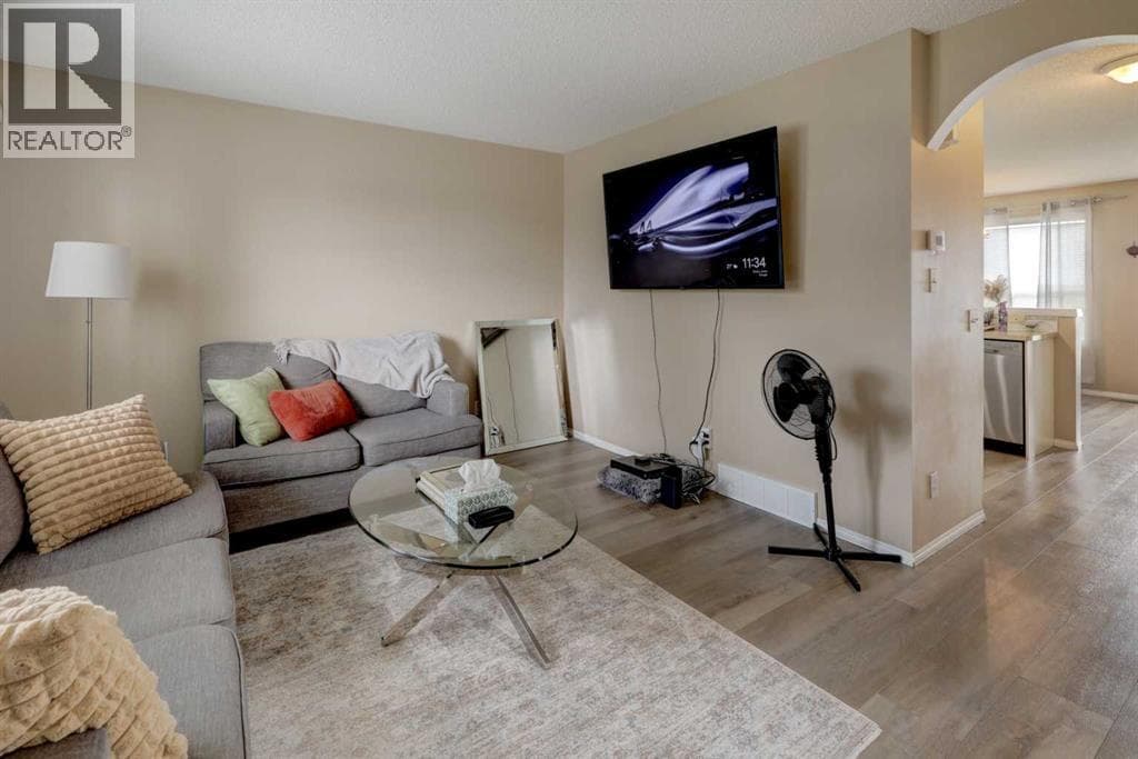 3 bed 3 bath single family at 22 Tarington Landing NE — $460,000