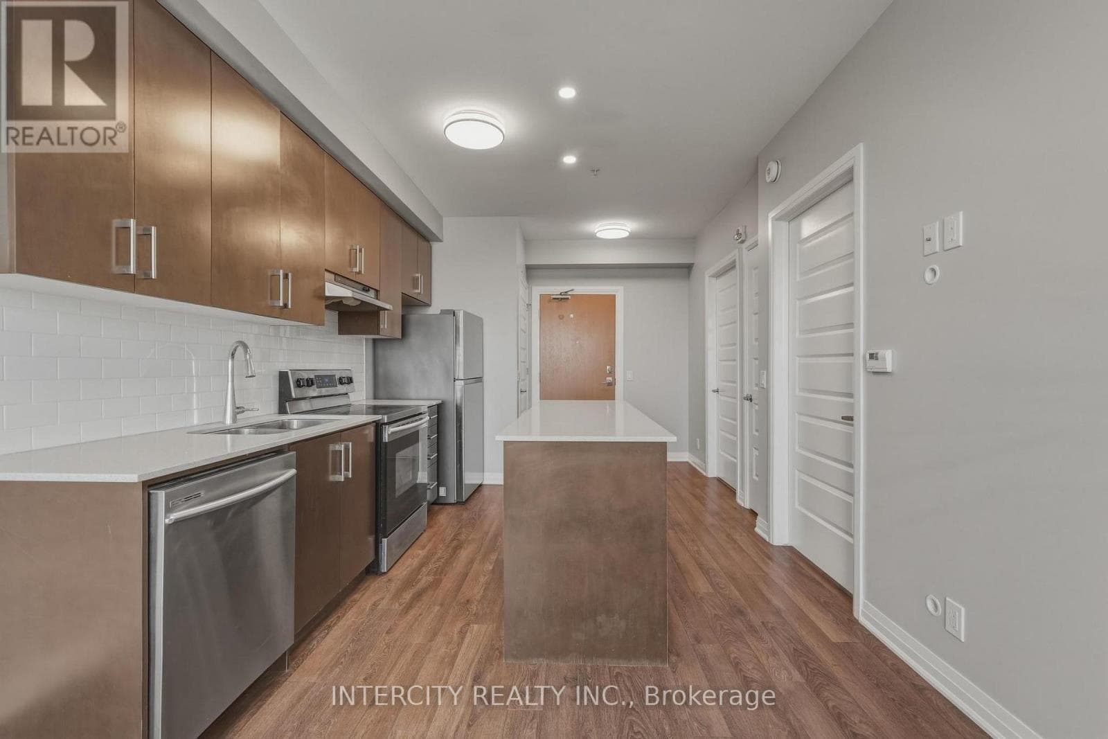 504 - 1105 LEGER WAY photo 4