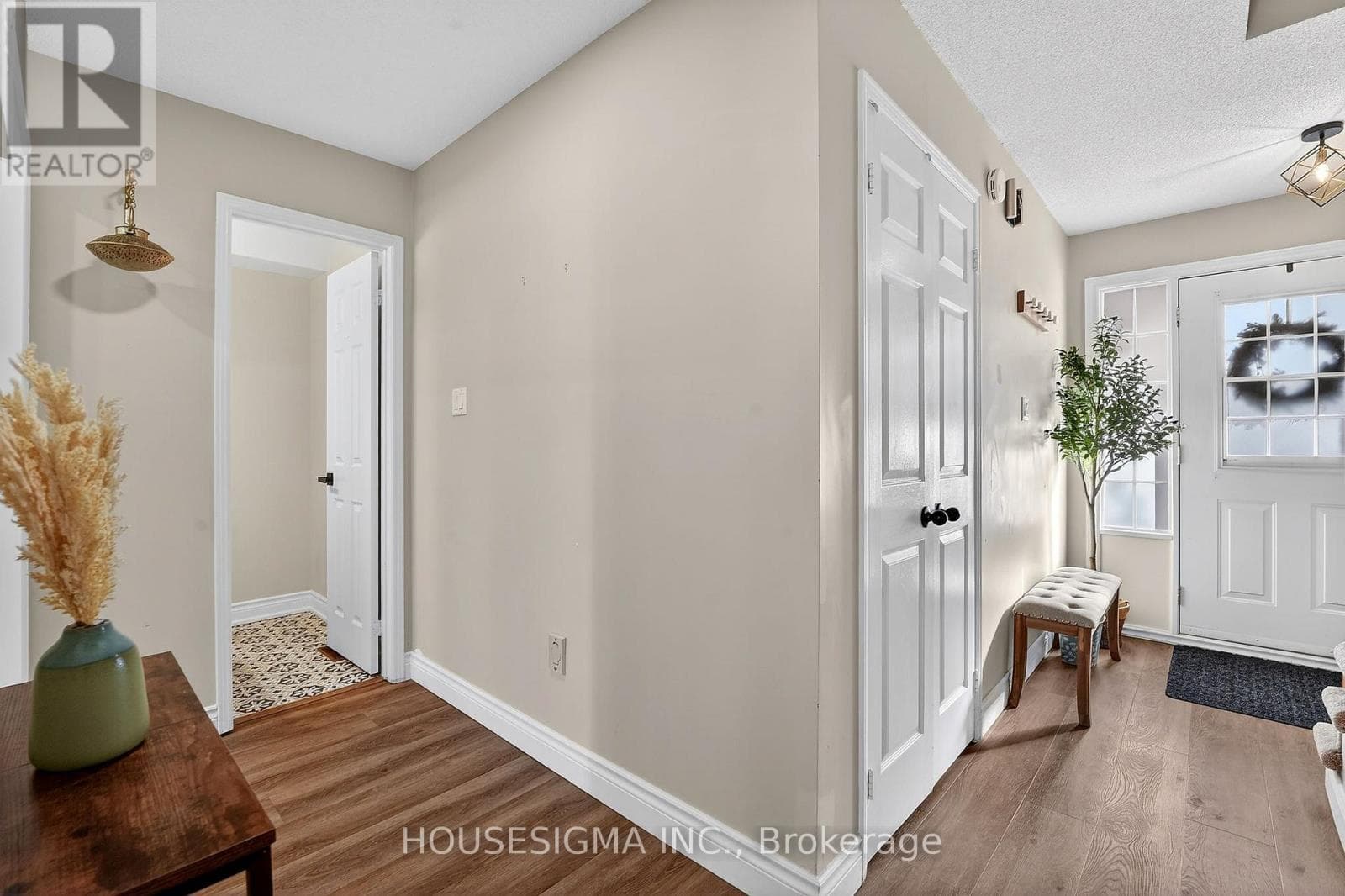 2 - 14 HUNTINGWOOD AVENUE photo 4