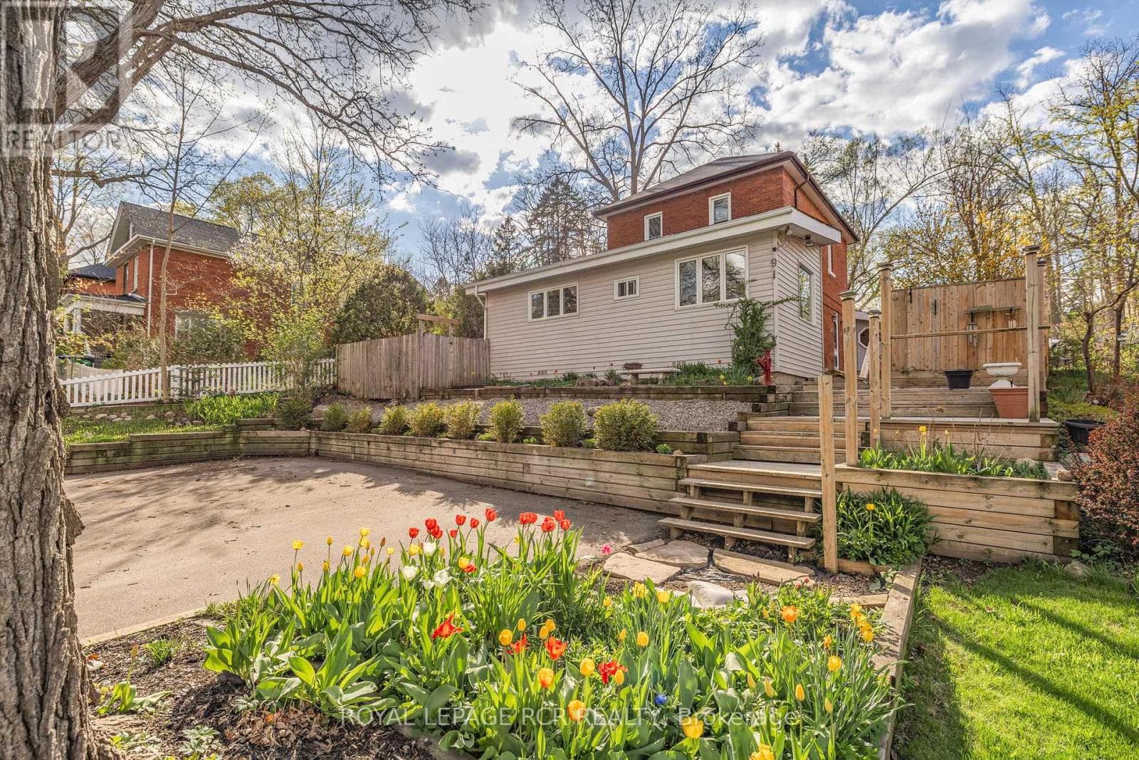3 bed 2 bath single family at 91 KING STREET W — $874,900