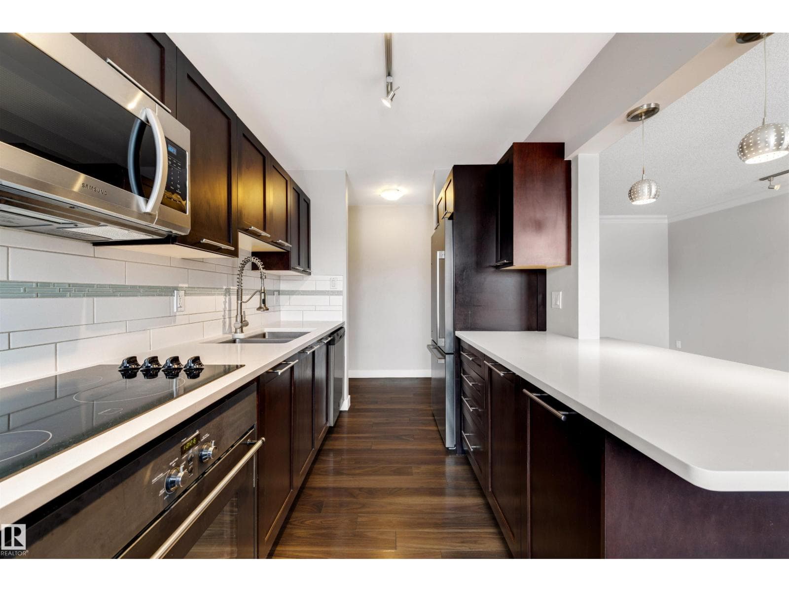#32 10015 83 AV NW photo 2