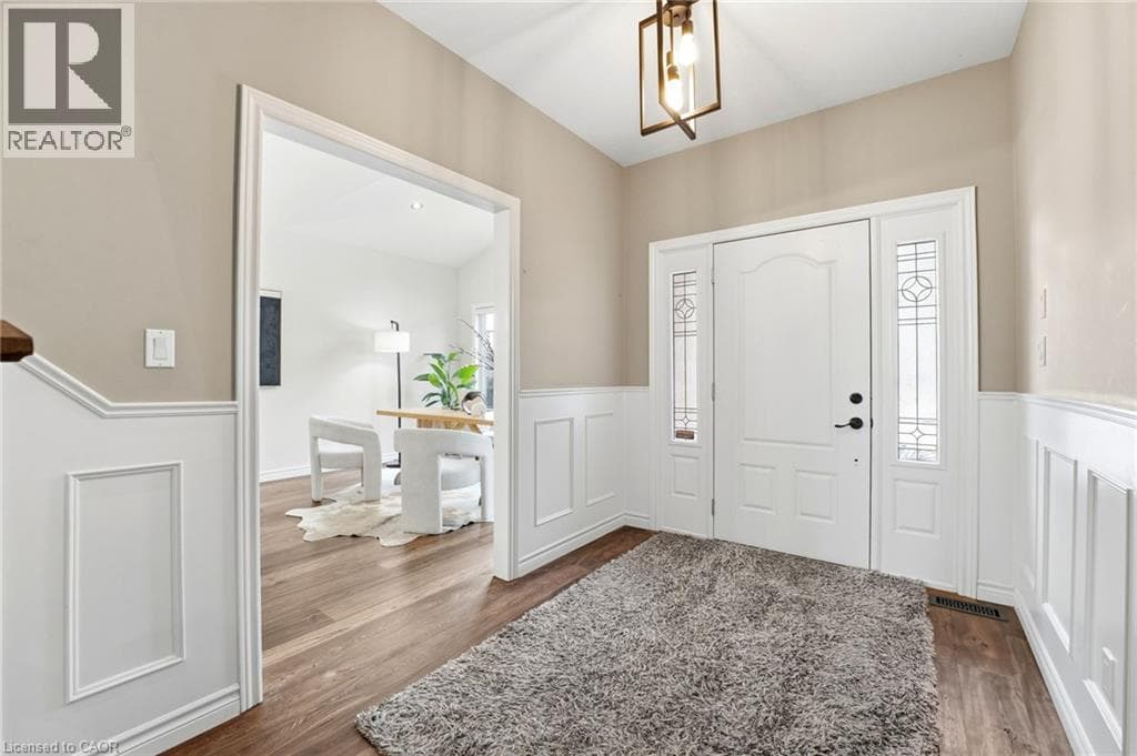 20 COTTONWOOD Crescent photo 4