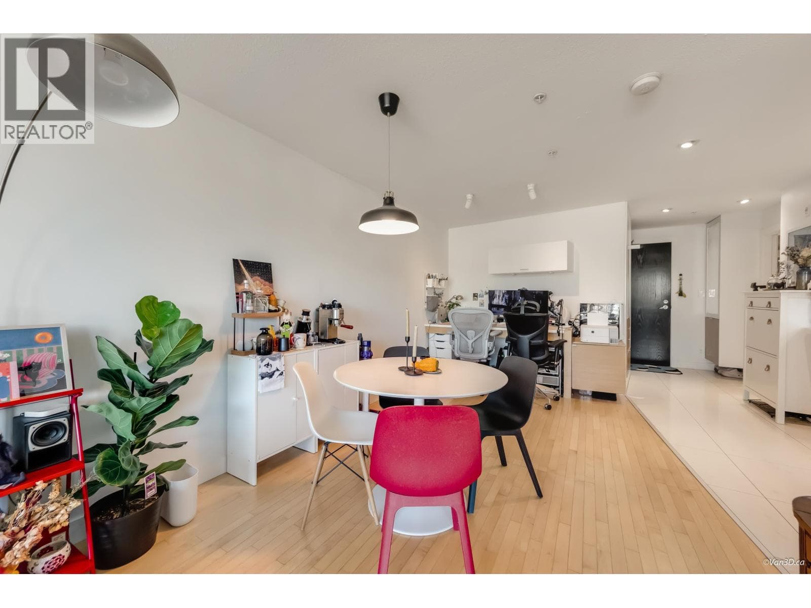304 2525 BLENHEIM STREET photo 4