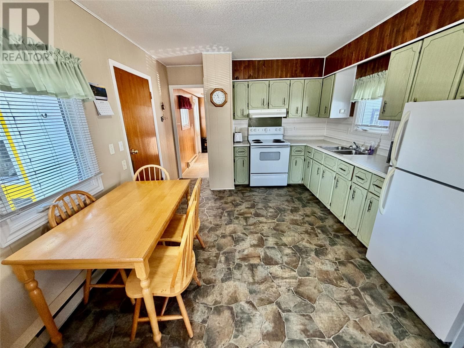 14 Fairview Court photo 4