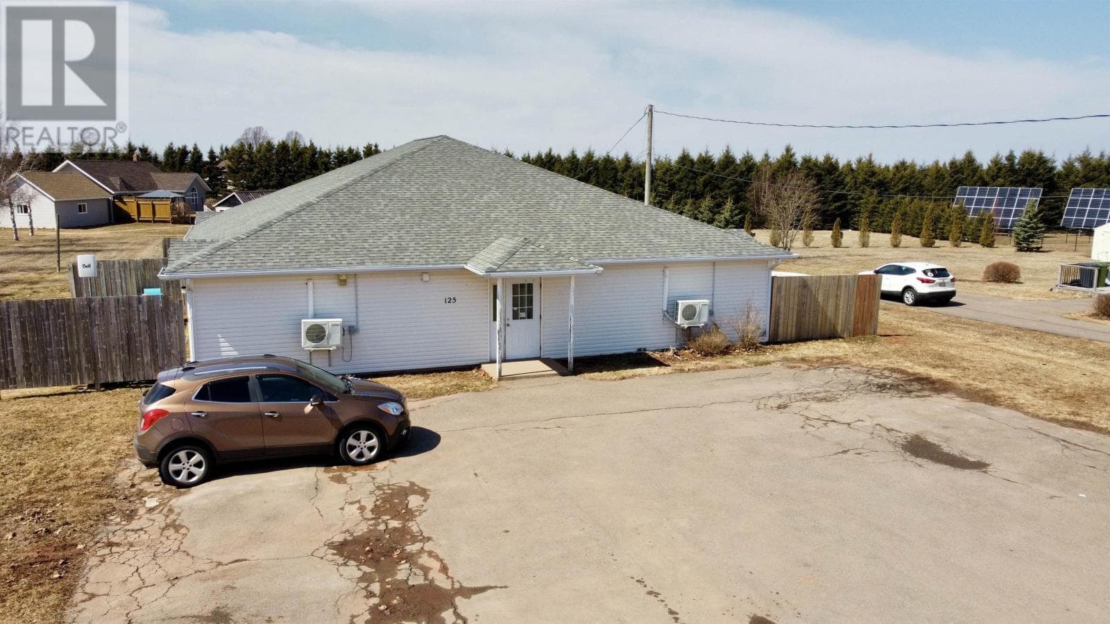 125 Lady Slipper Drive N photo 2