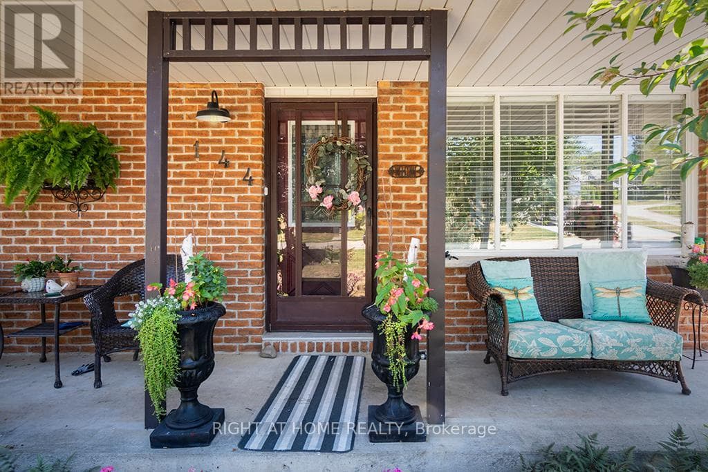 144 CANTERBURY STREET photo 2