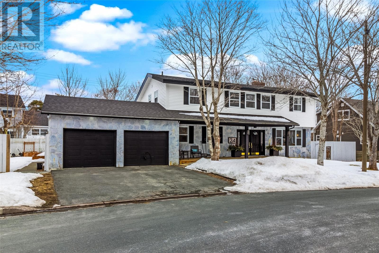 5 bed 4 bath single family at 24 Eastview Crescent — $725,000