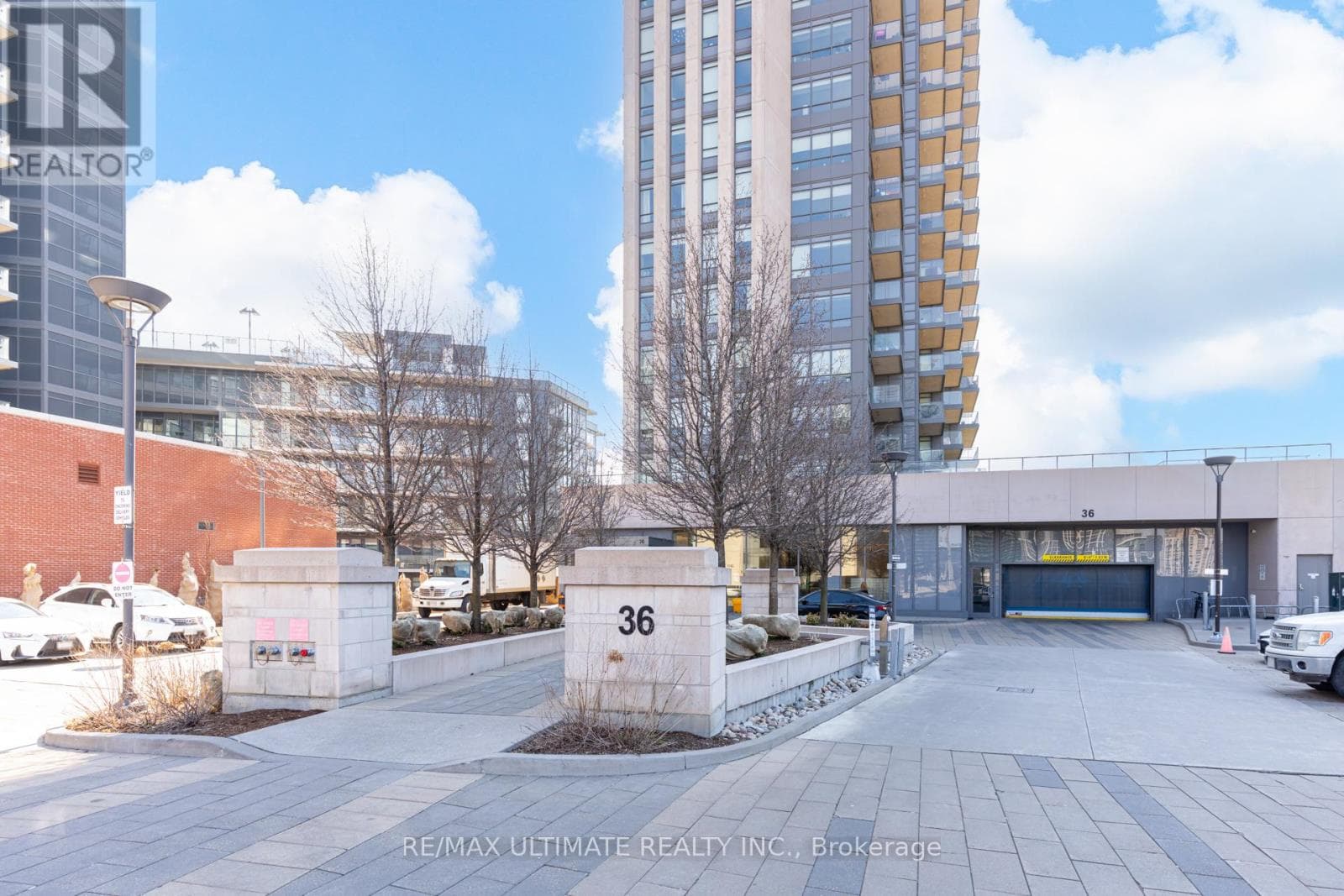 203 - 36 PARK LAWN ROAD photo 2