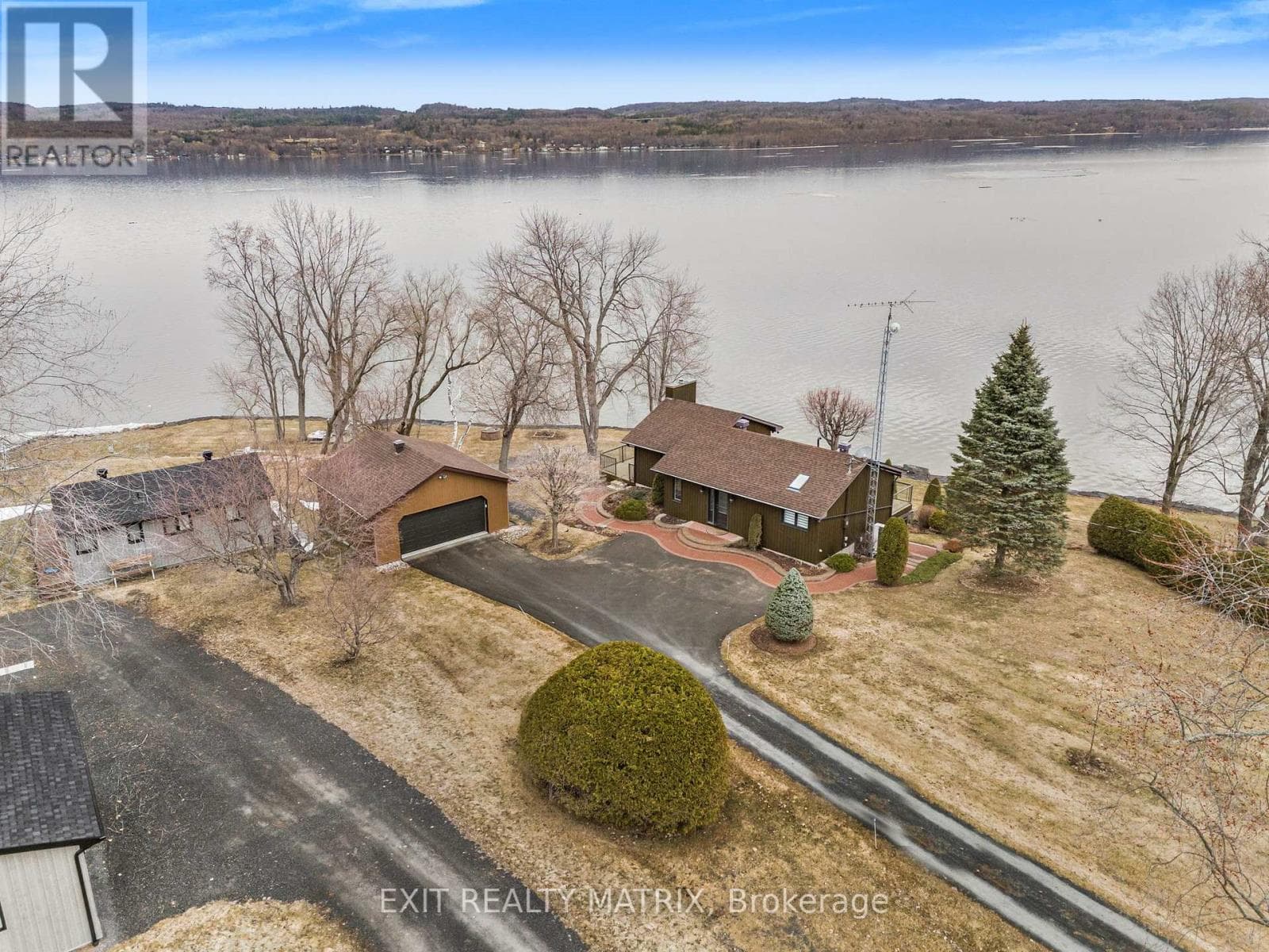 2176 BAY ROAD photo 3