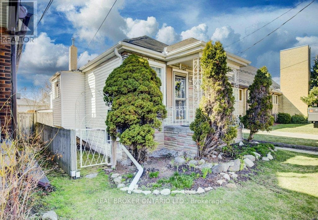 458 UPPER WENTWORTH STREET photo 2