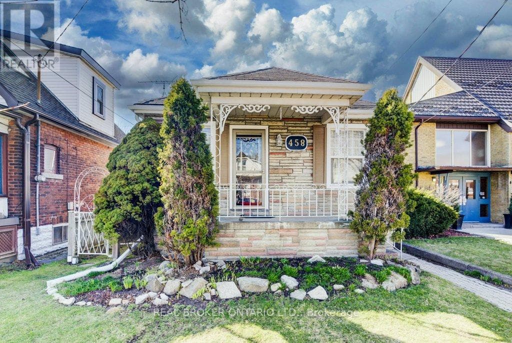 458 UPPER WENTWORTH STREET photo 3