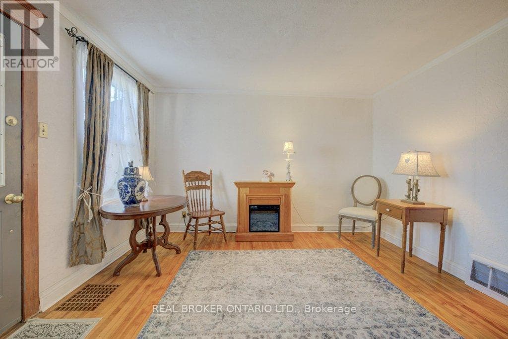 458 UPPER WENTWORTH STREET photo 5