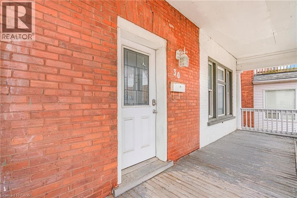 30 REGINA Street N photo 3
