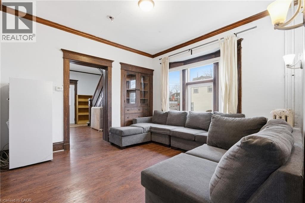 30 REGINA Street N photo 5