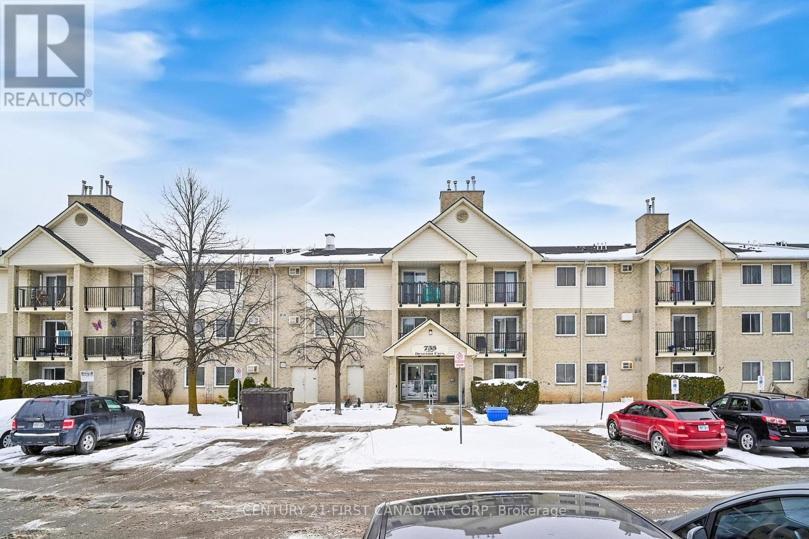 319 - 735 DEVERON CRESCENT photo 2