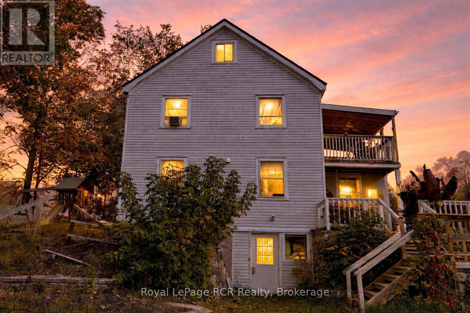 5 bed 3 bath multi-family at 307 PRINCE (LANE) STREET — $409,900