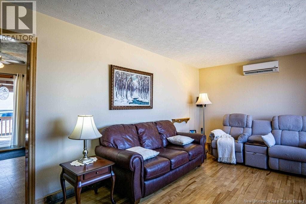 16 Harding Drive photo 2