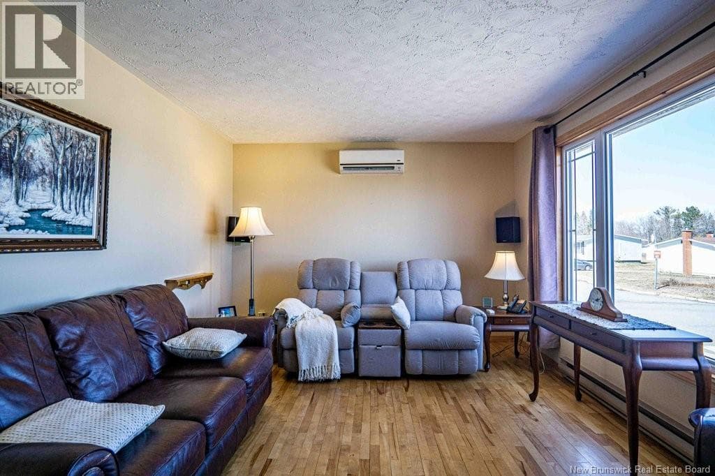 16 Harding Drive photo 3