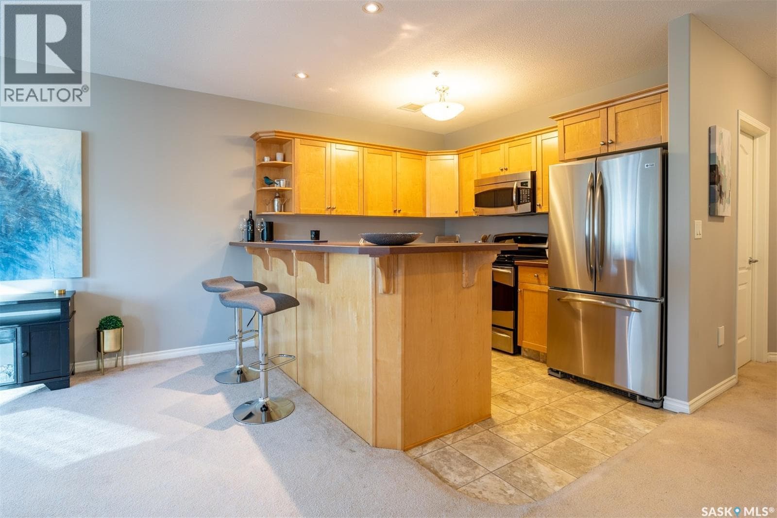 1002 1914 Hamilton STREET photo 3