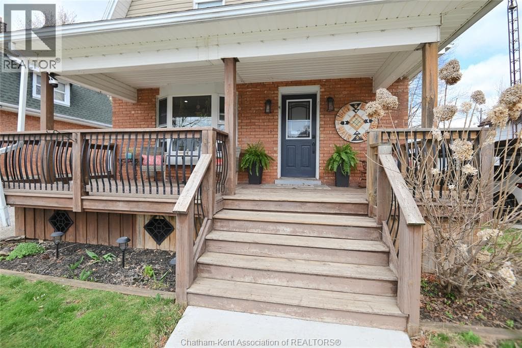 8 Ebenezer STREET East photo 4
