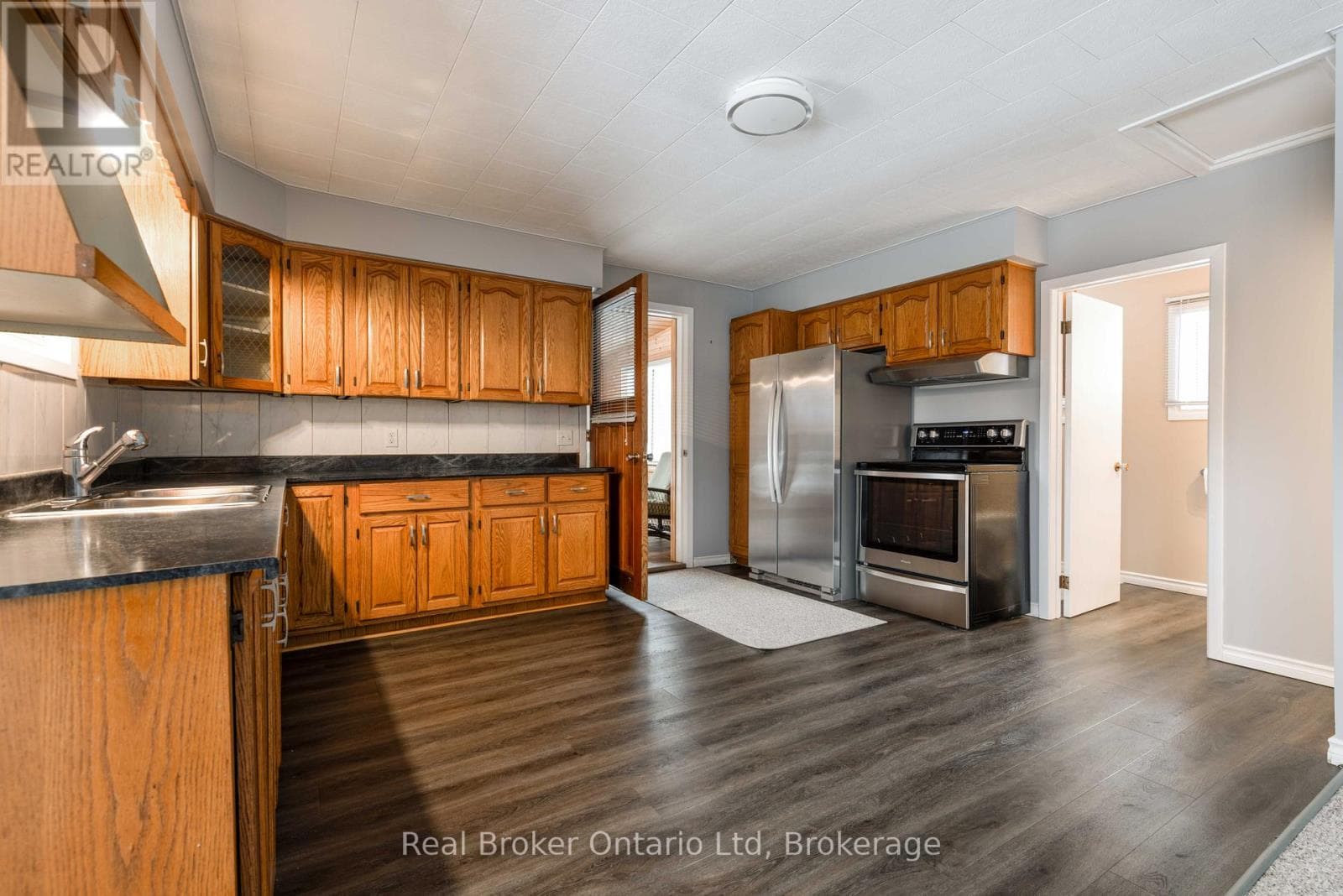 16 TWIN RIVER DRIVE N photo 4