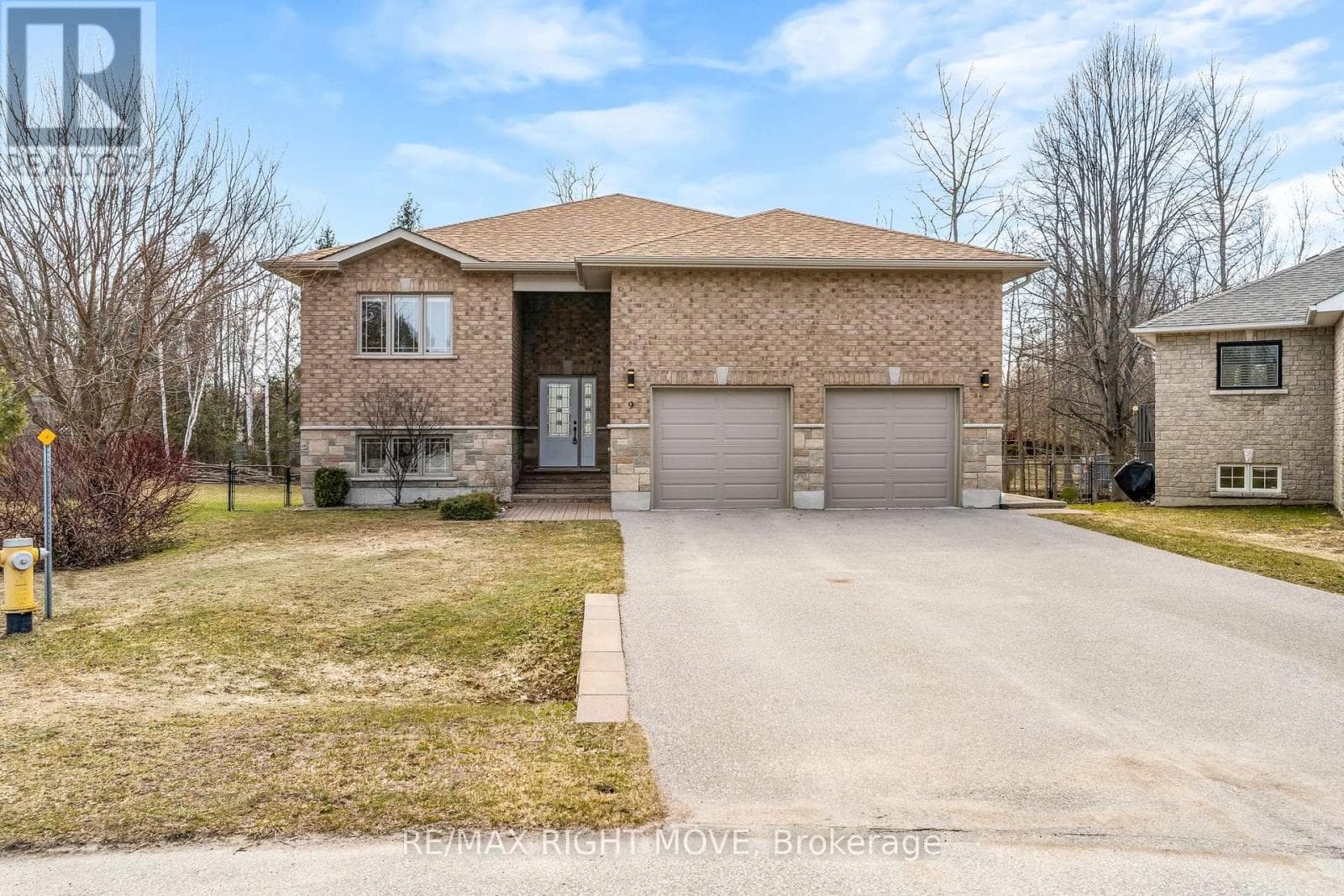 6 bed 3 bath single family at 9 SUNRISE CIRCLE — $939,900