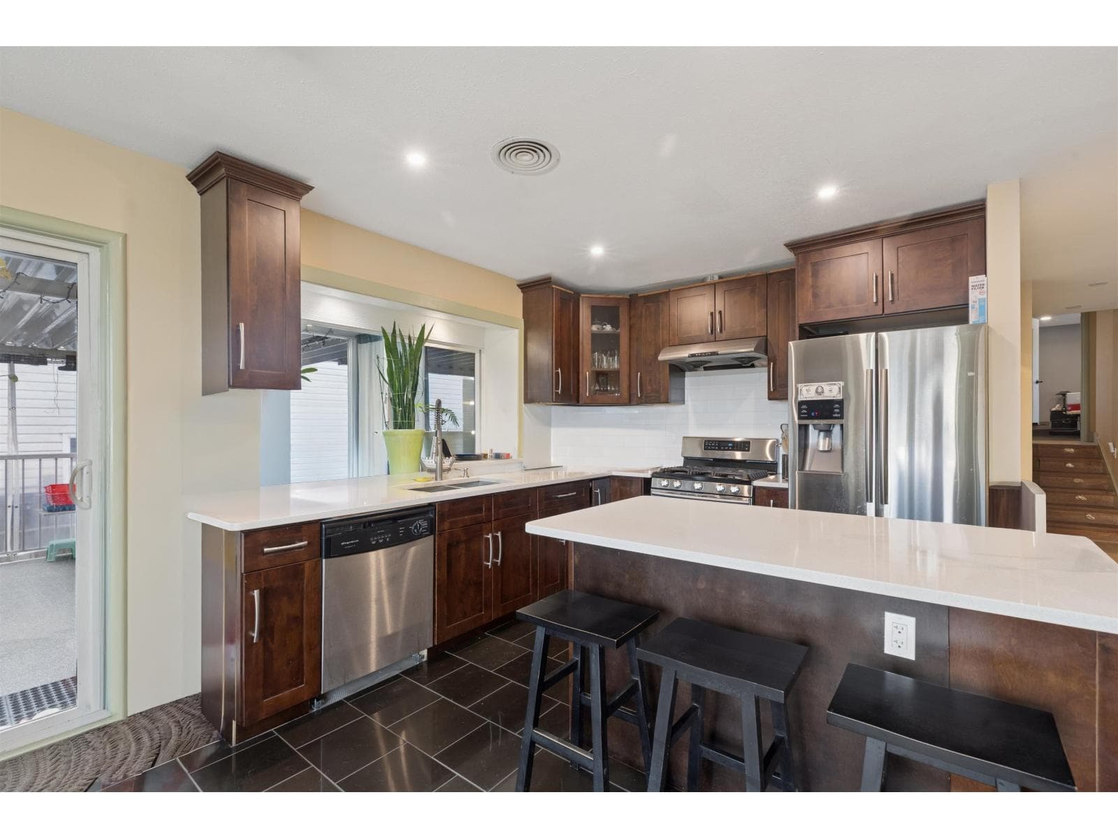 16388 88 AVENUE photo 4
