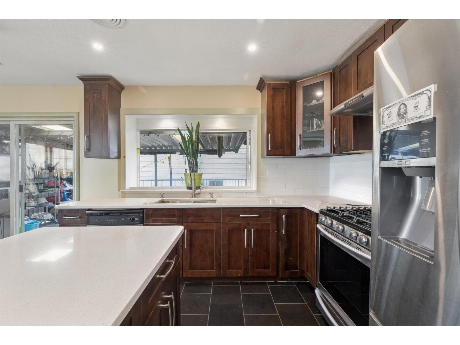 16388 88 AVENUE photo 3