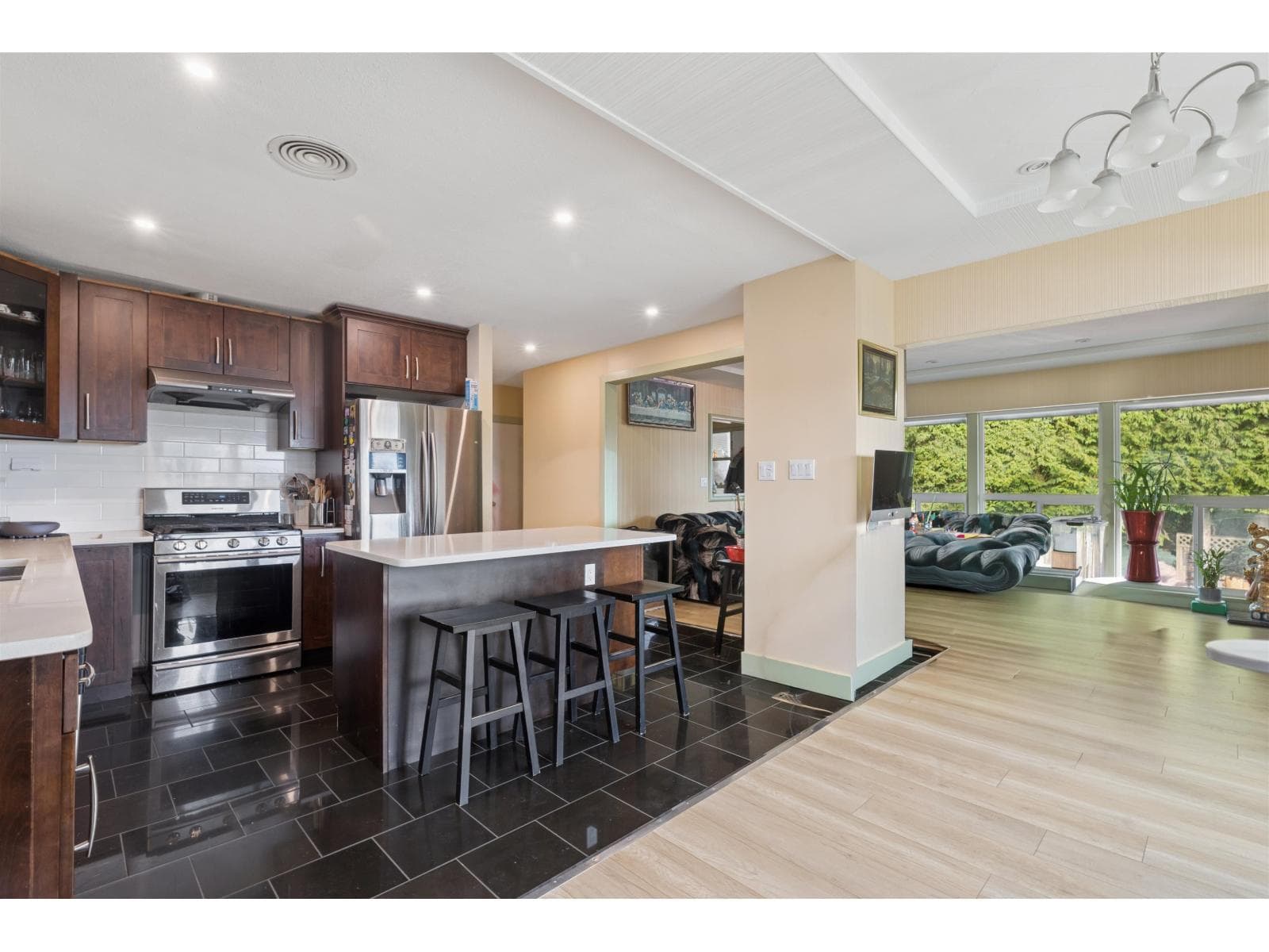 16388 88 AVENUE photo 5