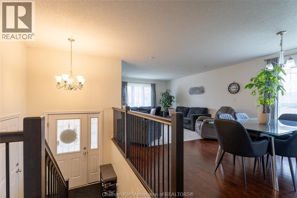 30 St Michael AVENUE photo 5