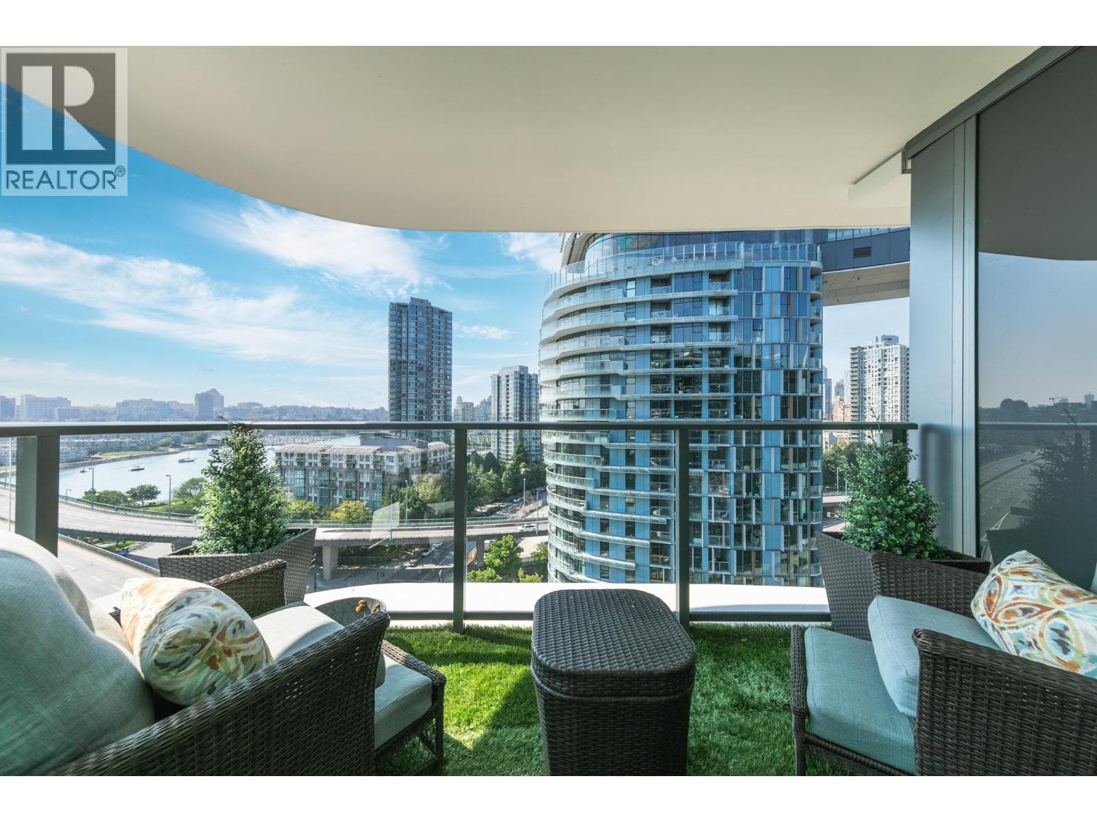 1509 68 SMITHE STREET photo 3