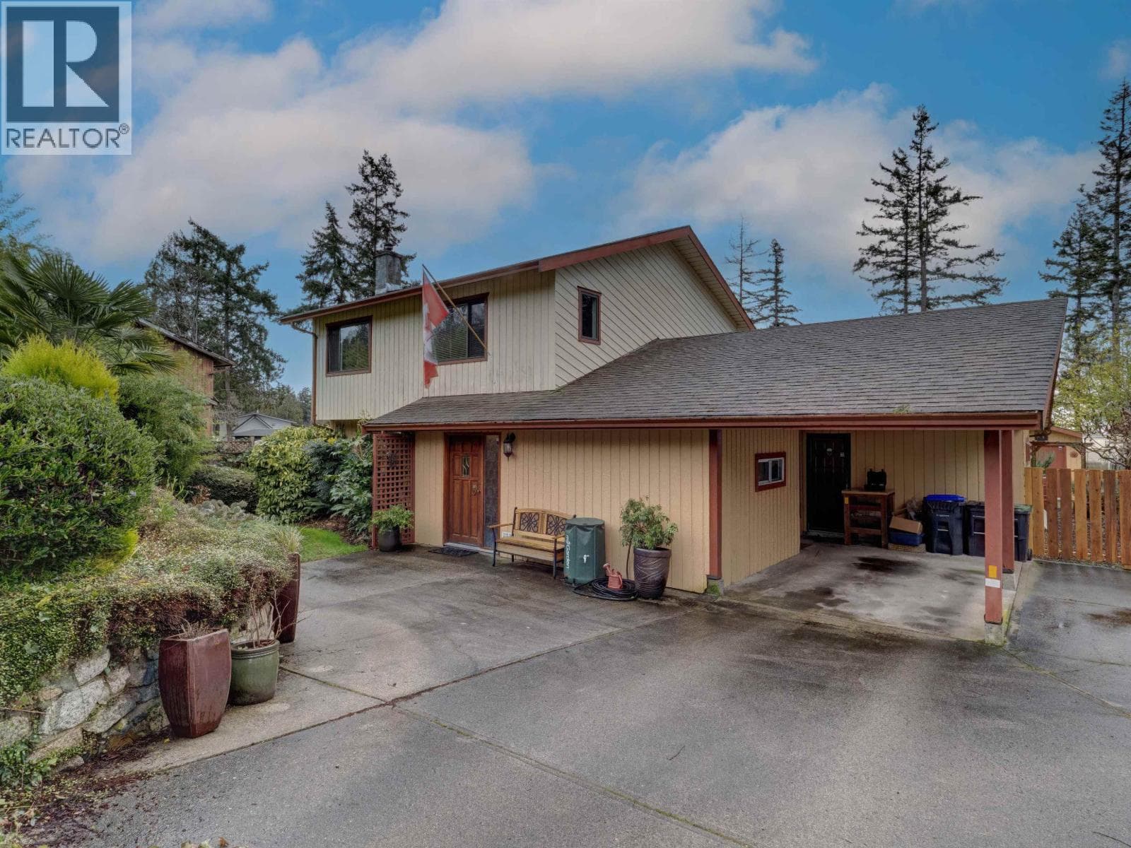 6183 BLIGH ROAD photo 2