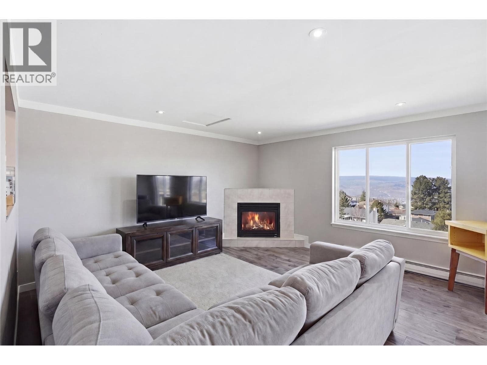750 Dunrobin Drive Unit# 7 photo 4