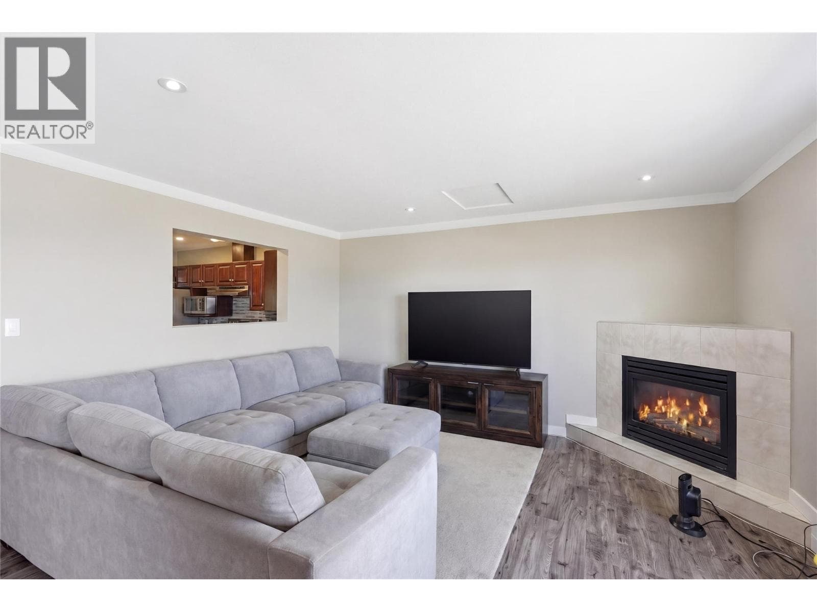 750 Dunrobin Drive Unit# 7 photo 3