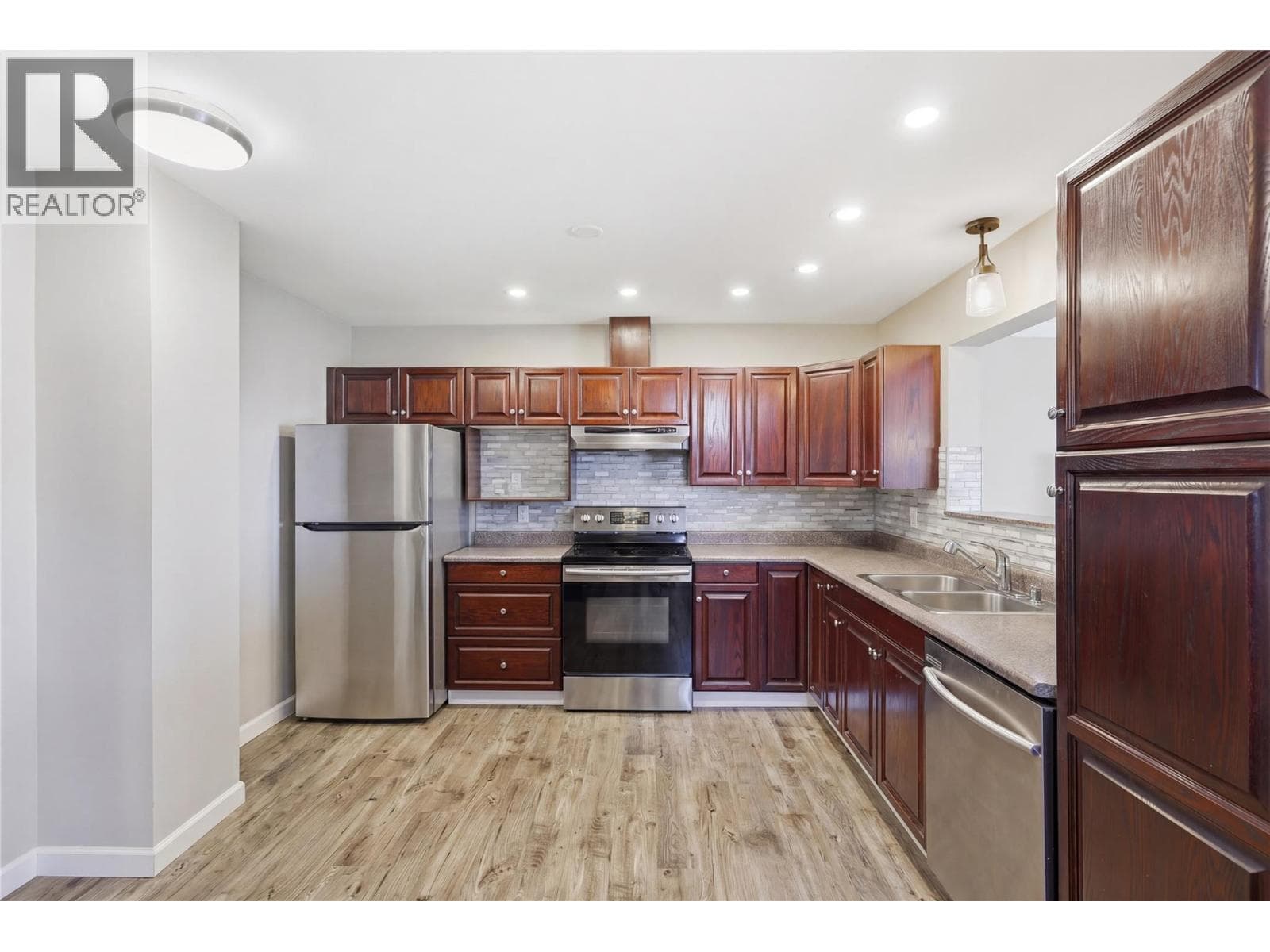 750 Dunrobin Drive Unit# 7 photo 5