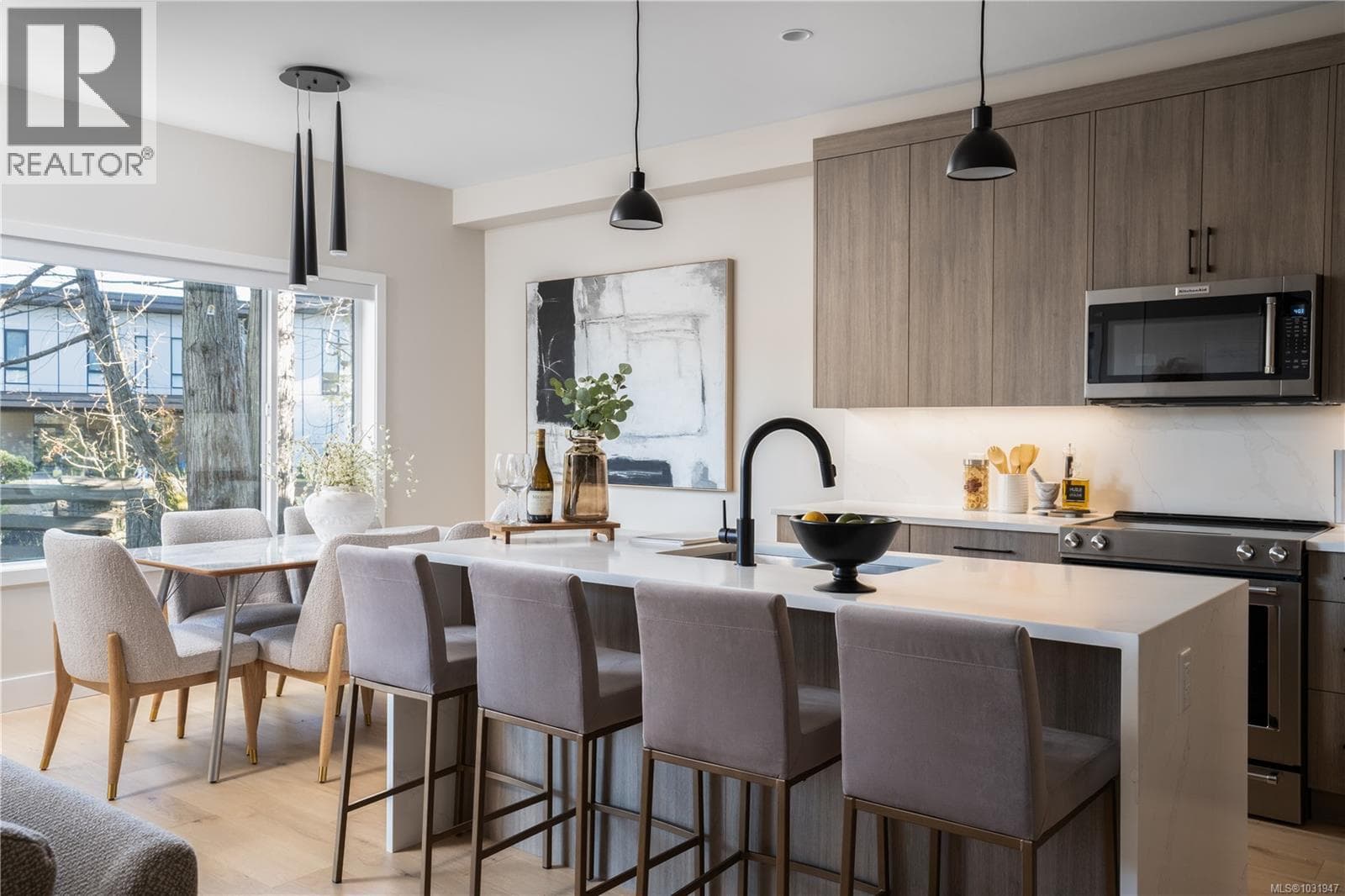 20 3921 Olympian Way photo 2