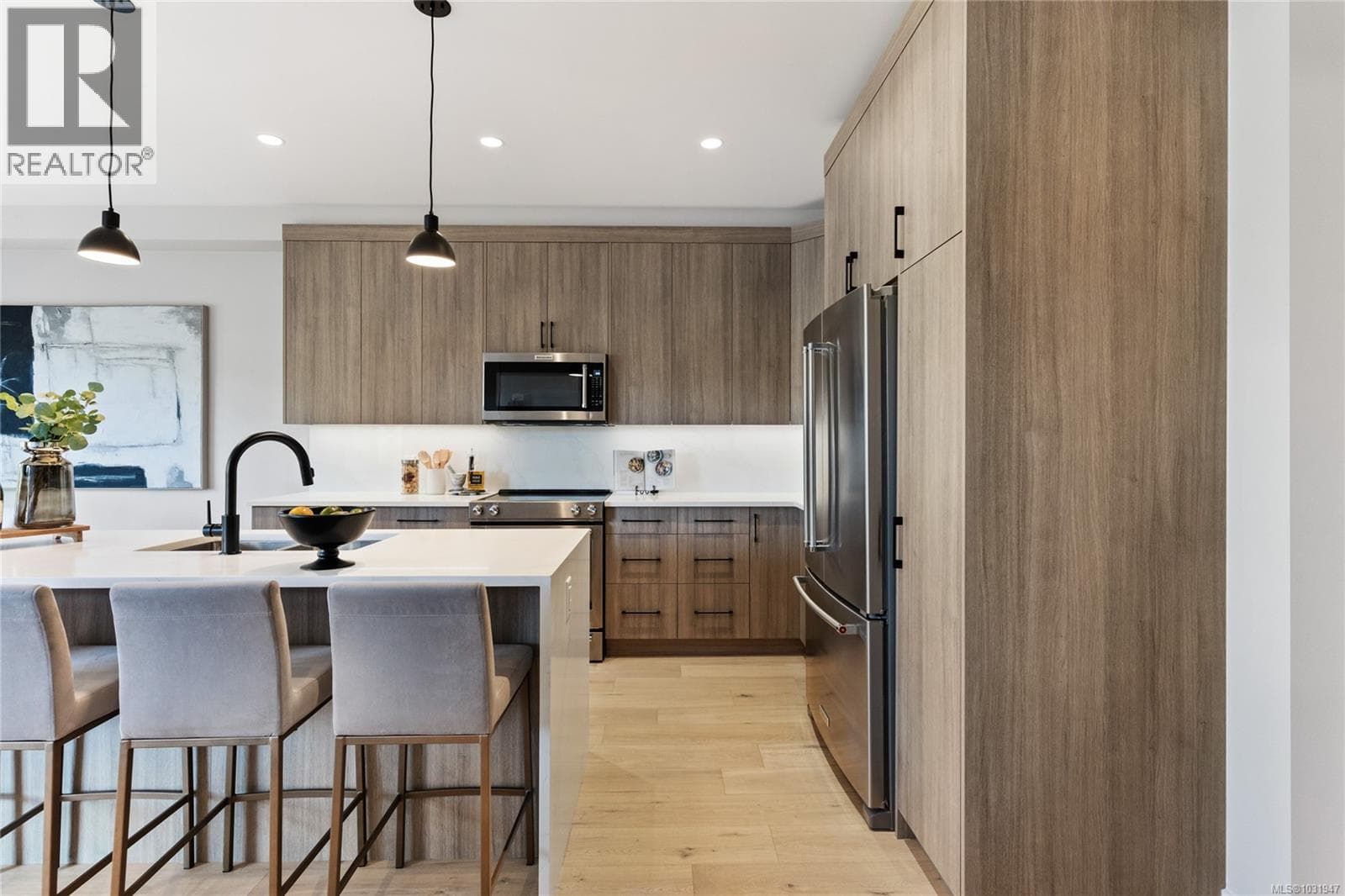 20 3921 Olympian Way photo 3