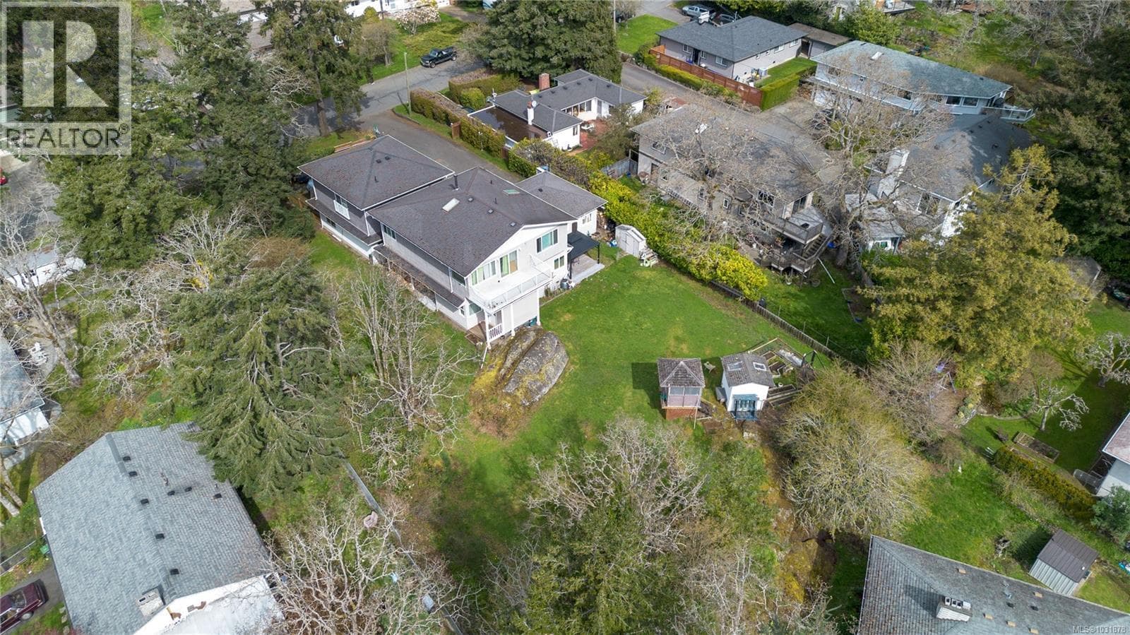 6 bed 4 bath single family at 863 Parklands Dr — $1,850,000