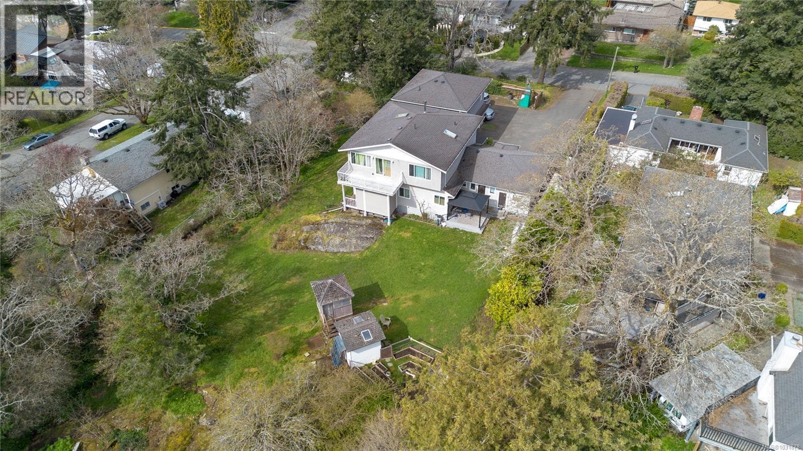 863 Parklands Dr photo 2