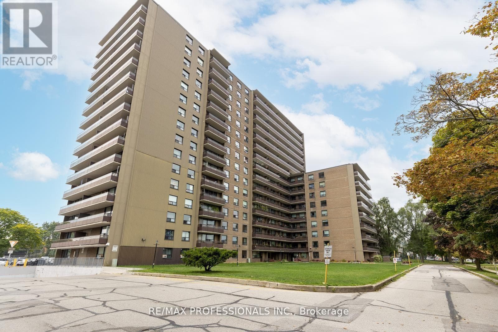 3 bed 2 bath single family at 1704 - 180 MARKHAM ROAD — $449,000