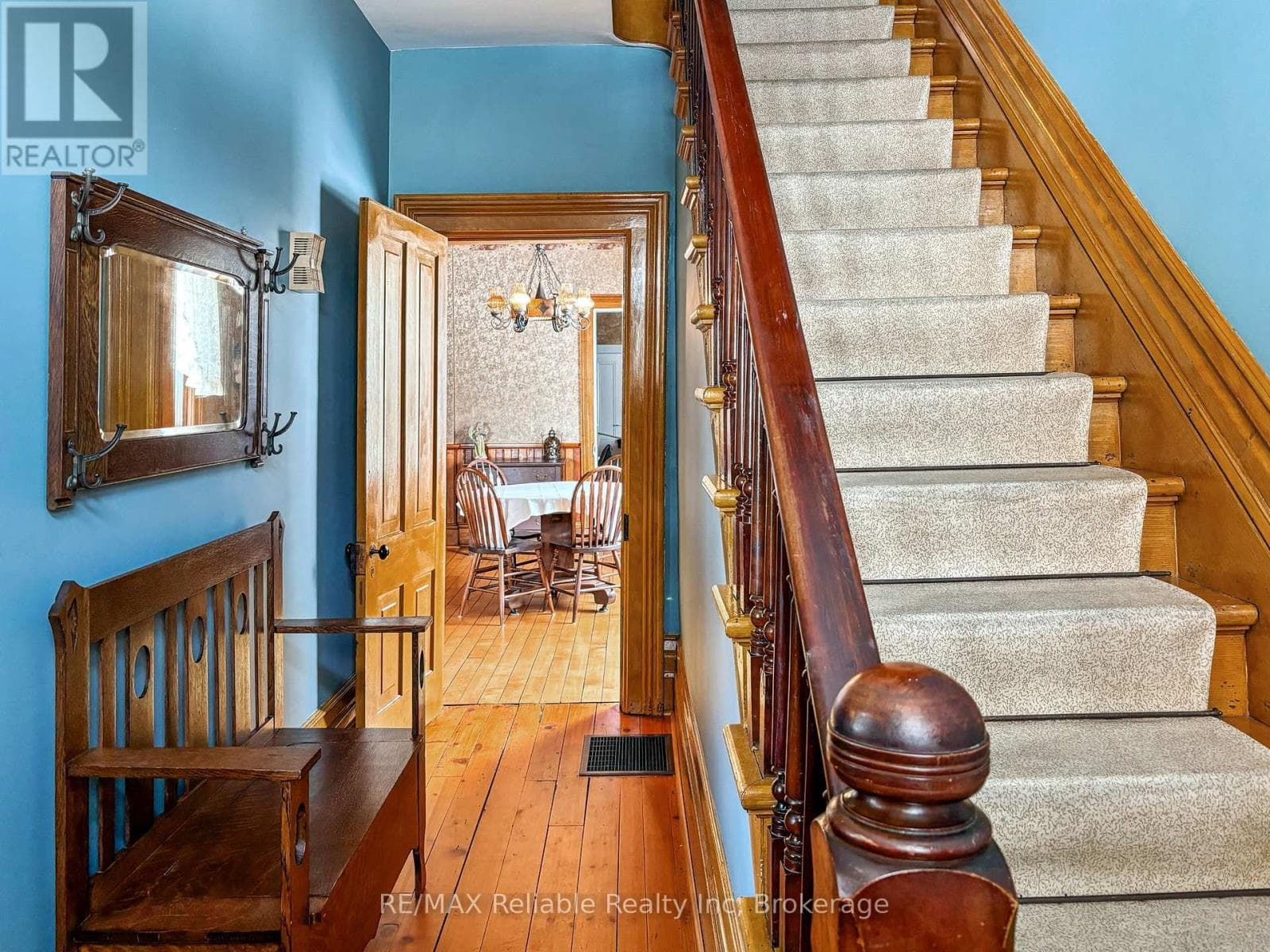 293 DRUMMOND STREET photo 5